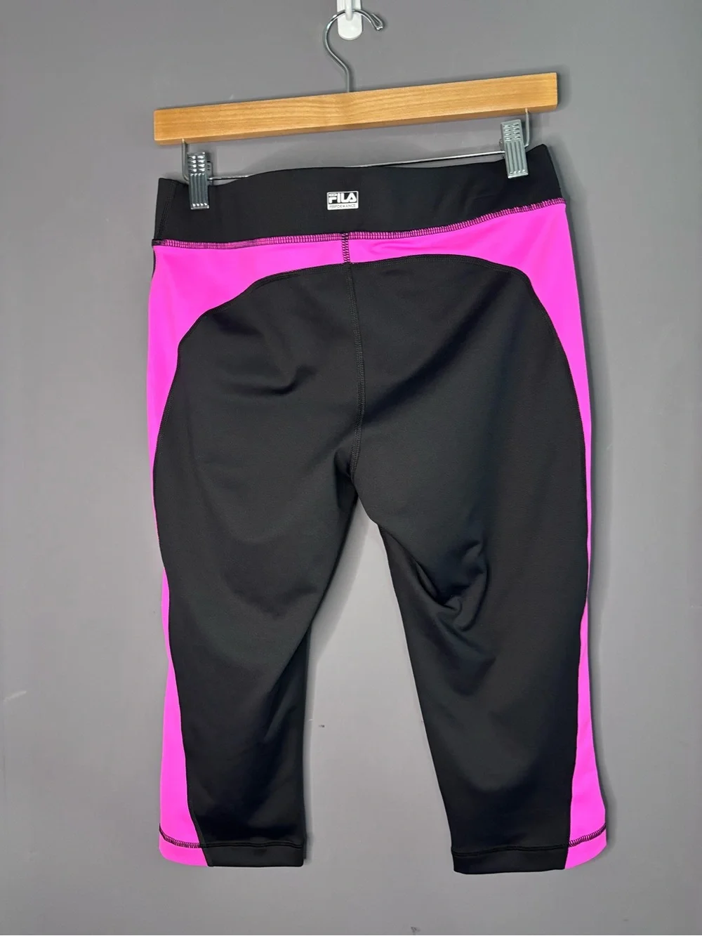 Fila Black Hot Pink Mid Rise Cropped Leggings Medium